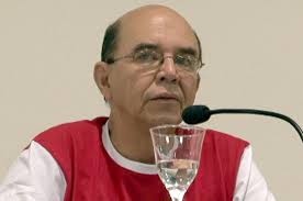 “Golpe na raiz, amar sem medo. Desde o exílio…não mudou seu sonho. Desde a ausência… não há sonho sem esperança, não há história sem sonho. Alfabetização … ninguém sabe tudo. [&hellip;]